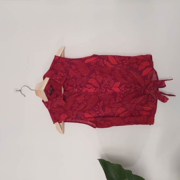 Tropical Sleeveless Blouse - Picture 3 of 12